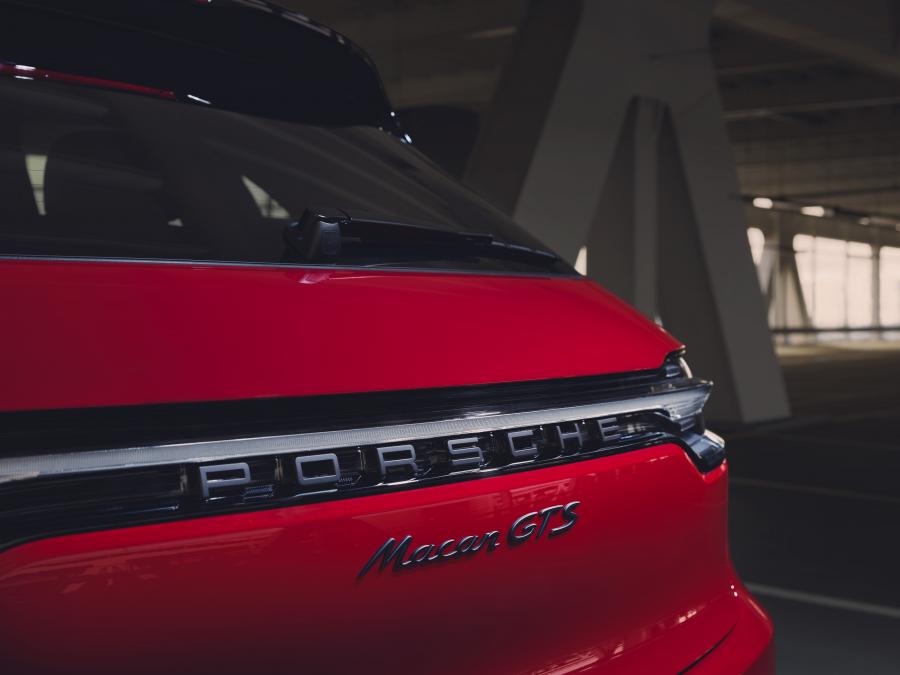 Логотип Porsche Macan GTS (95B) 2020 года  (WW) (фото 10 из 52)